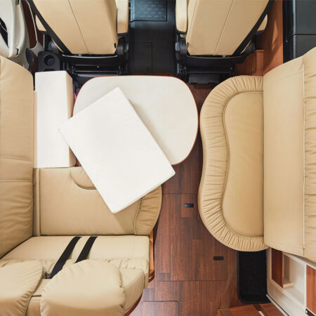 carthago-c-chic-line-I5.9XLLE-Sitzgruppe-Umbau-Bett-v1