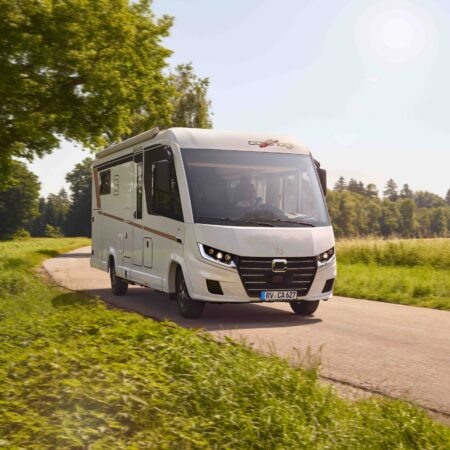 2026_Carthago_C2-tourer_I148-RB-QB-L_comfort-4.2t_Mercedes_Fahraufnahme