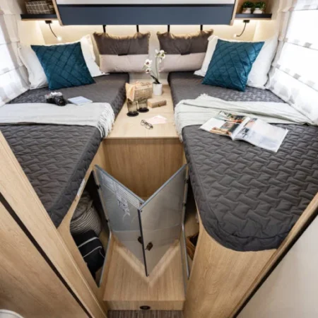 CI-HOron-85-099-768x512