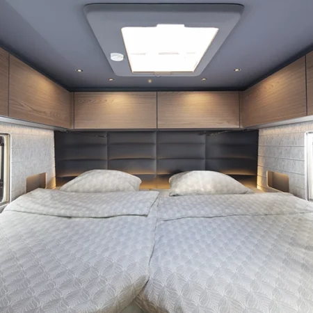 NIESMANN+BISCHOFF-Arto84-Schlafzimmer-mit-schwarzer-Rückwand (1) copia