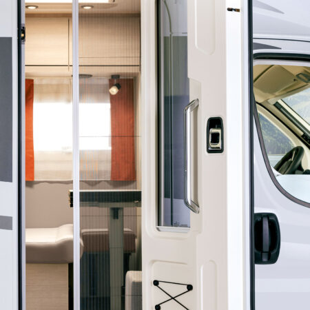 C55i - MOUSTIQUAIRE_PORTE_CELLULE
