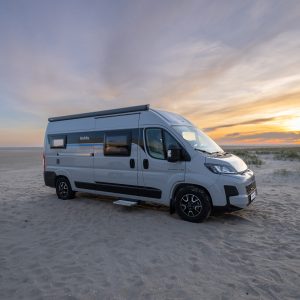 2026_KW_Ontour_Van_600_FT_aussen_Mood_Strand_4140_BEAR_PRESSE